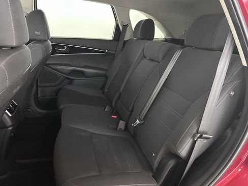 Used 2019 Kia Sorento LX image 23