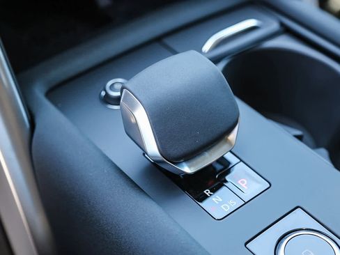 New 2025 Land Rover Discovery Dynamic SE image 19