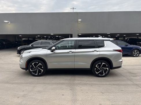 Used 2024 Mitsubishi Outlander SE image 9
