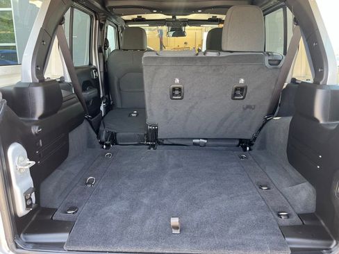 Used 2024 Jeep Wrangler Unlimited Sport AWD/4WD image 30