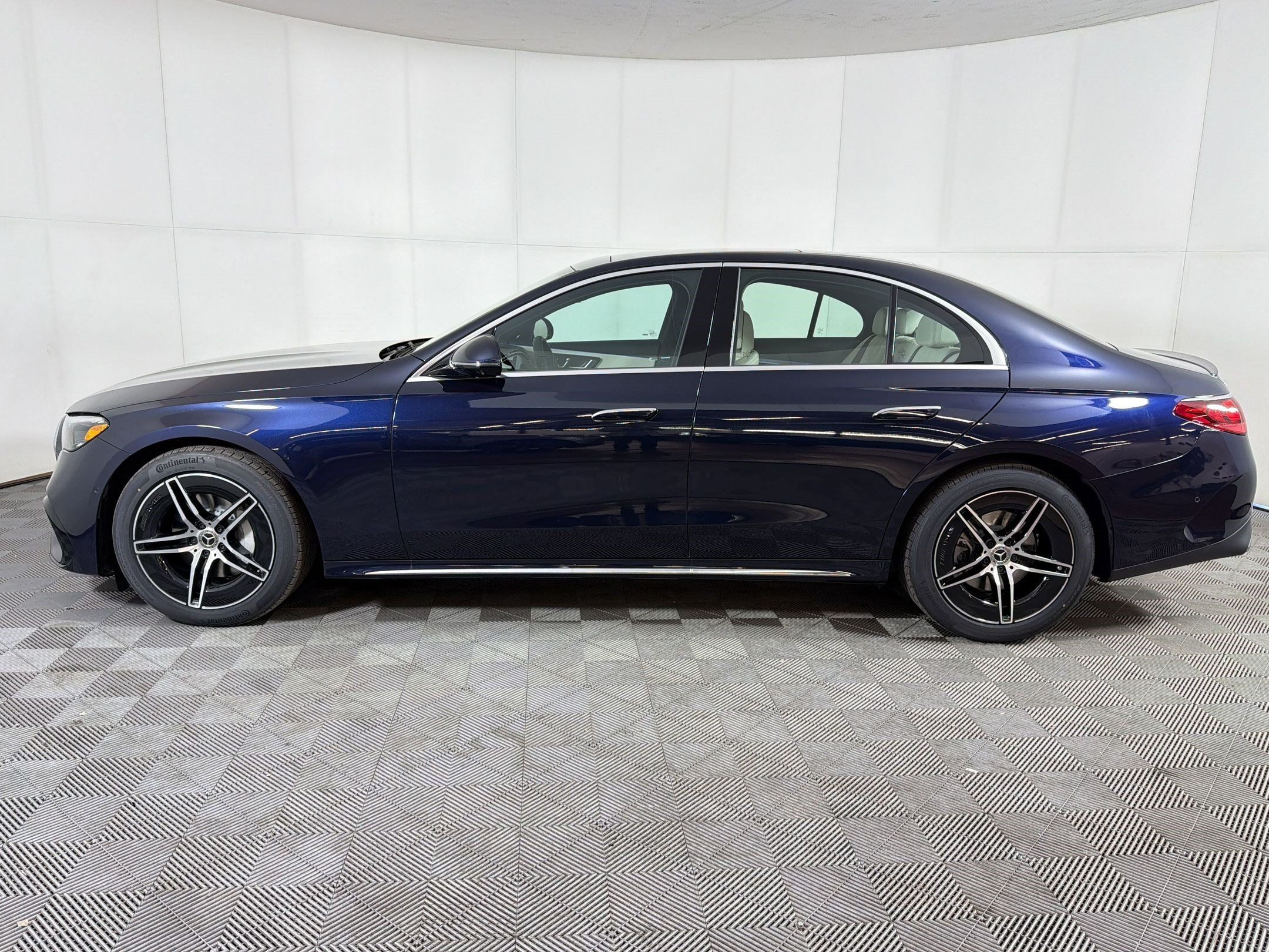 New 2026 Mercedes-Benz E 350 4MATIC Sedan image 2