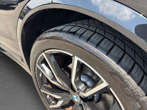 Used 2022 BMW X7 xDrive40i w/ M Sport Package AWD/4WD image 54