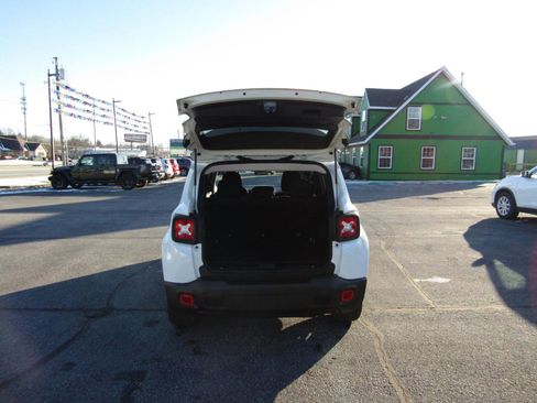 Used 2020 Jeep Renegade Latitude image 21