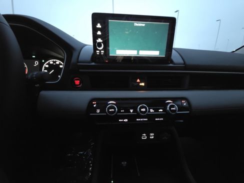 New 2025 Honda Pilot Touring image 31