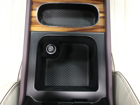 Used 2023 Bentley Bentayga Extended Wheelbase AWD/4WD image 54