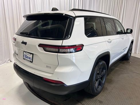 Used 2023 Jeep Grand Cherokee L Laredo image 30