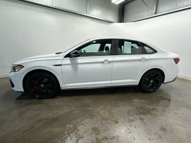 Used 2024 Volkswagen Jetta GLI Autobahn FWD image 2