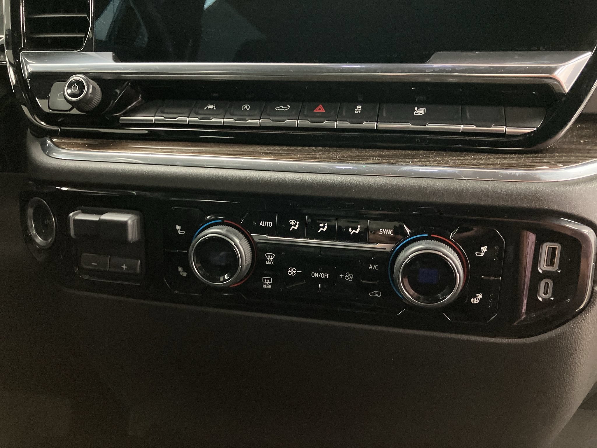 Used 2025 Chevrolet Silverado 1500 LT RWD image 13