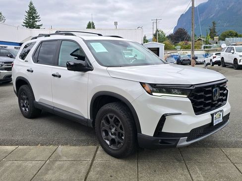 Used 2023 Honda Pilot TrailSport image 4