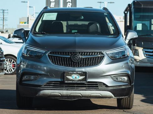 Used 2020 Buick Encore Essence image 3