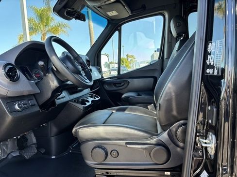 Used 2024 Mercedes-Benz Sprinter 3500 image 13