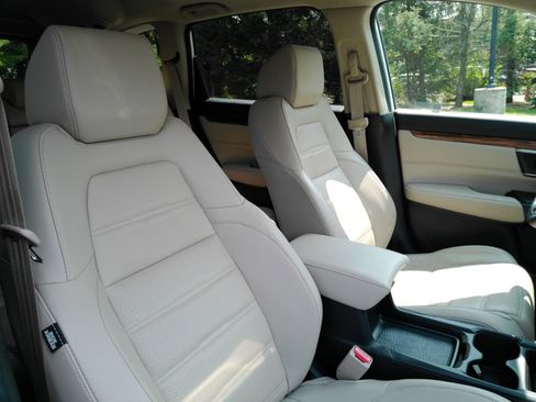 Used 2018 Honda CR-V Touring image 17