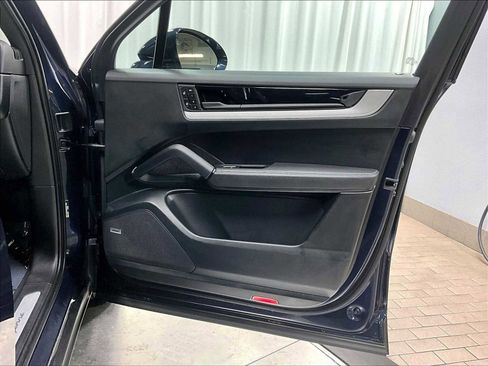 Used 2024 Porsche Cayenne image 29