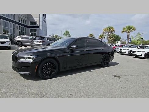 Used 2022 BMW 740i w/ Premium Package image 37