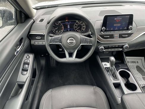 Used 2024 Nissan Altima 2.5 SV image 14