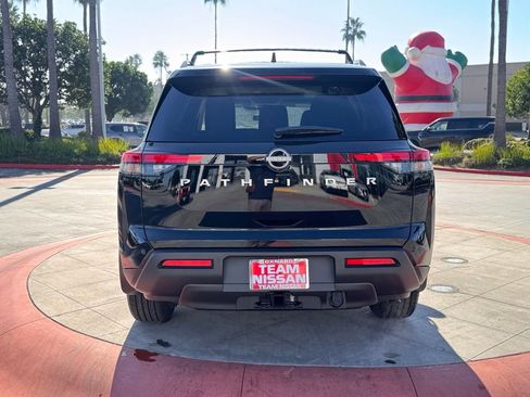 New 2025 Nissan Pathfinder SV image 6