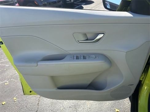 Used 2024 Hyundai Kona Limited image 13