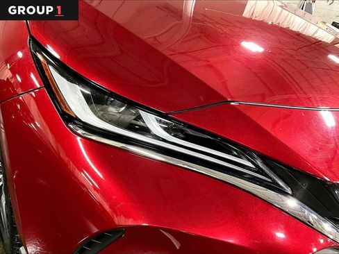 Used 2023 Toyota Venza LE image 28