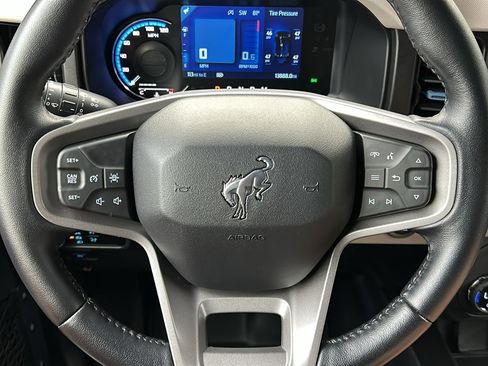 Used 2023 Ford Bronco Wildtrak image 24