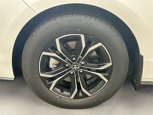 New 2026 Toyota Sienna Platinum image 8