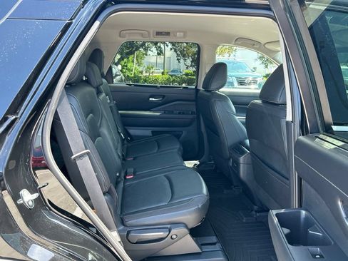 Certified 2022 Nissan Pathfinder SL w/ SL Black Package FWD image 48