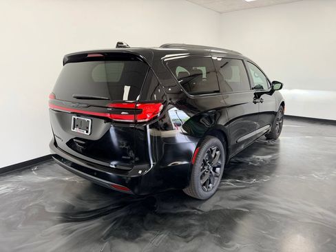 New 2026 Chrysler Pacifica Select w/ S Appearance Package AWD/4WD image 24
