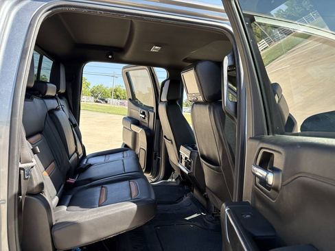Used 2021 GMC Sierra 1500 AT4 w/ AT4 Value Package AWD/4WD image 11