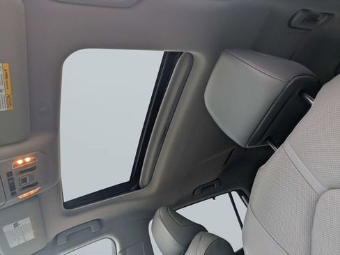 Used 2020 Toyota Highlander Limited FWD image 22