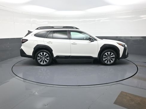 Used 2023 Subaru Outback Limited image 2