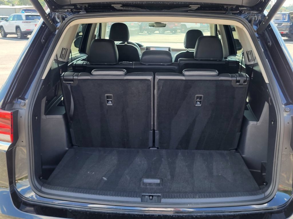 Used 2025 Volkswagen Atlas SE FWD image 4