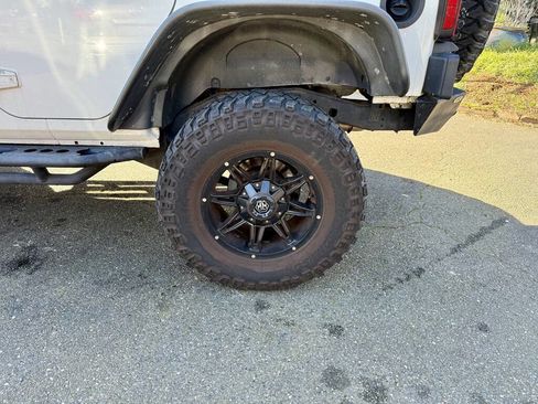 Used 2012 Jeep Wrangler Unlimited Sahara AWD/4WD image 25