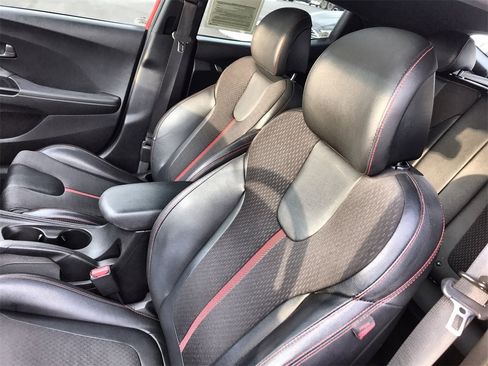 Used 2019 Hyundai Veloster Turbo image 11