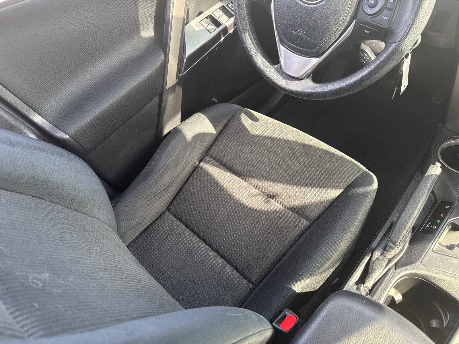 Used 2018 Toyota RAV4 LE w/ Carpet Mat Package AWD/4WD image 27