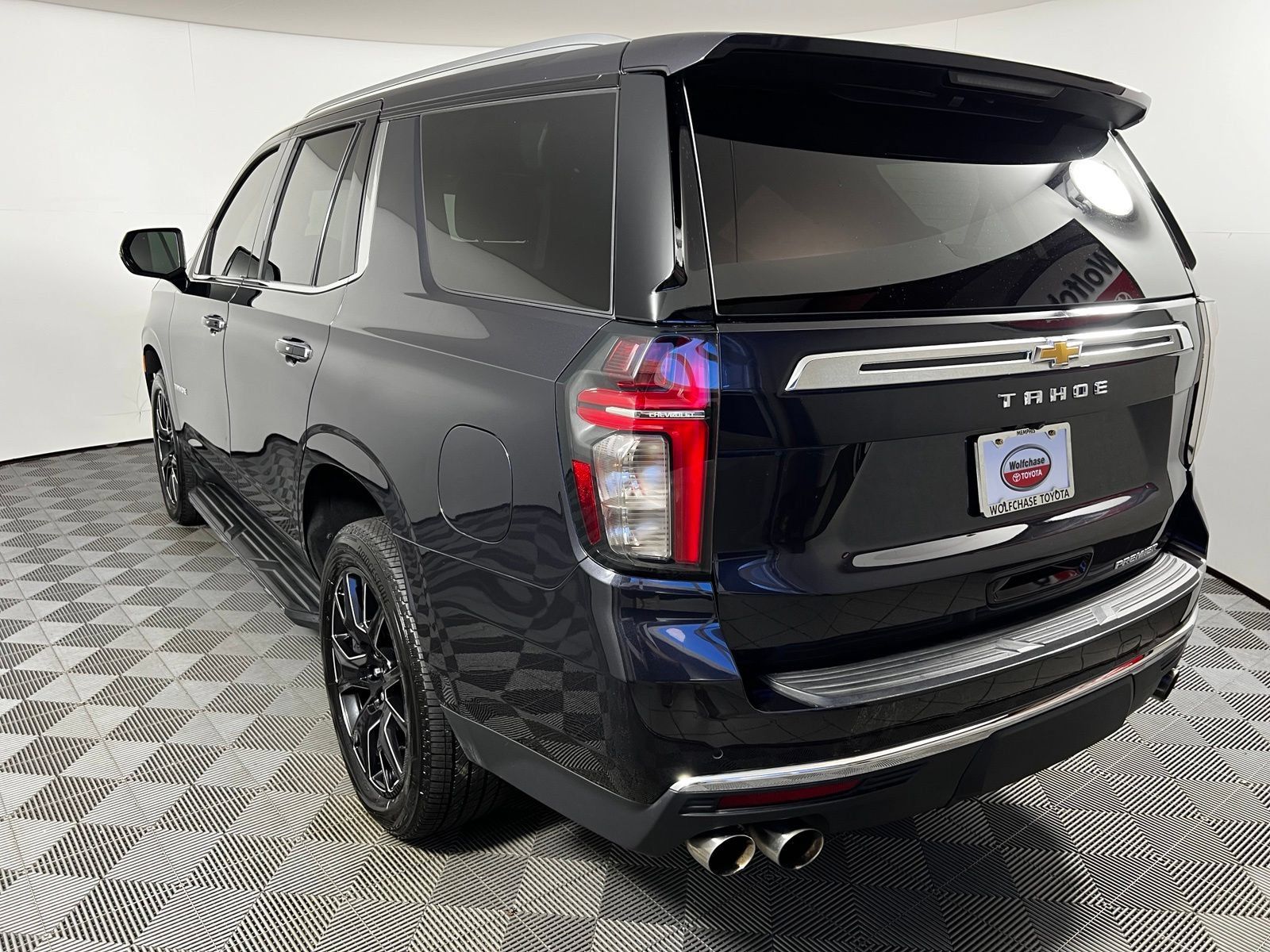 Used 2023 Chevrolet Tahoe Premier AWD/4WD image 8