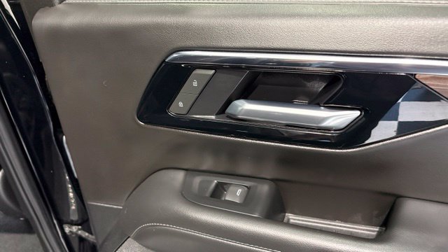 Used 2025 Chevrolet Suburban Z71 AWD/4WD image 33