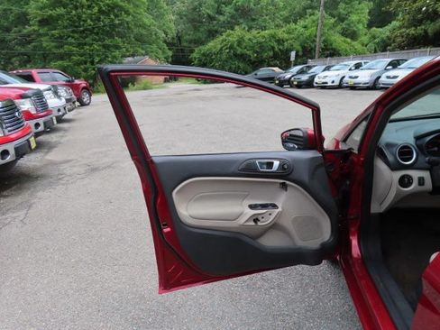 Used 2014 Ford Fiesta SE FWD image 14