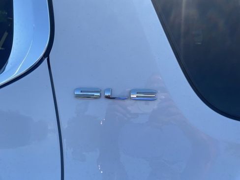 Used 2023 GMC Acadia SLE w/ Driver Convenience Package image 9