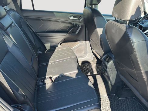 Used 2023 Volkswagen Tiguan SE AWD/4WD image 14