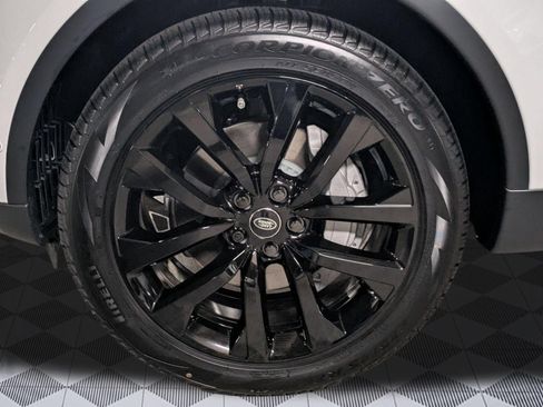 New 2026 Land Rover Discovery S AWD/4WD image 9
