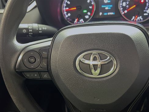 Used 2021 Toyota RAV4 XLE w/ Convenience Package image 19