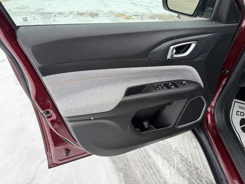 Used 2022 Jeep Compass Sport image 11