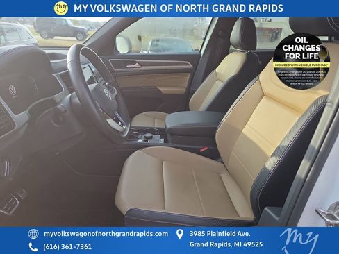 Used 2023 Volkswagen Atlas Cross Sport SEL R-Line image 10