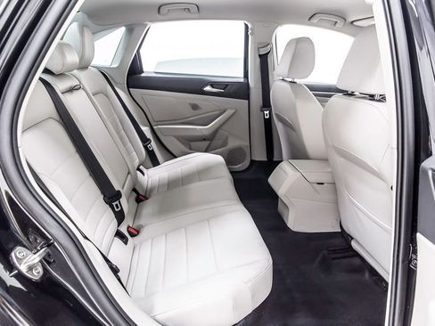 Used 2023 Volkswagen Jetta SE image 33