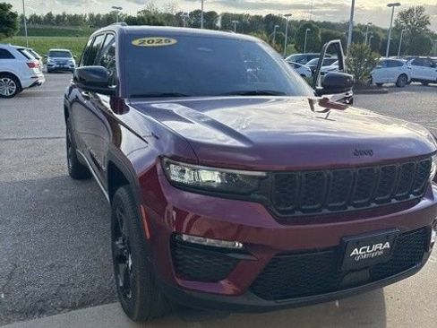 Used 2025 Jeep Grand Cherokee Limited w/ Black Appearance Package image 4