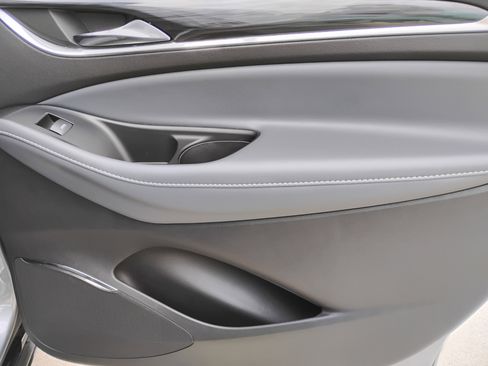 Used 2023 Buick Enclave Essence image 21