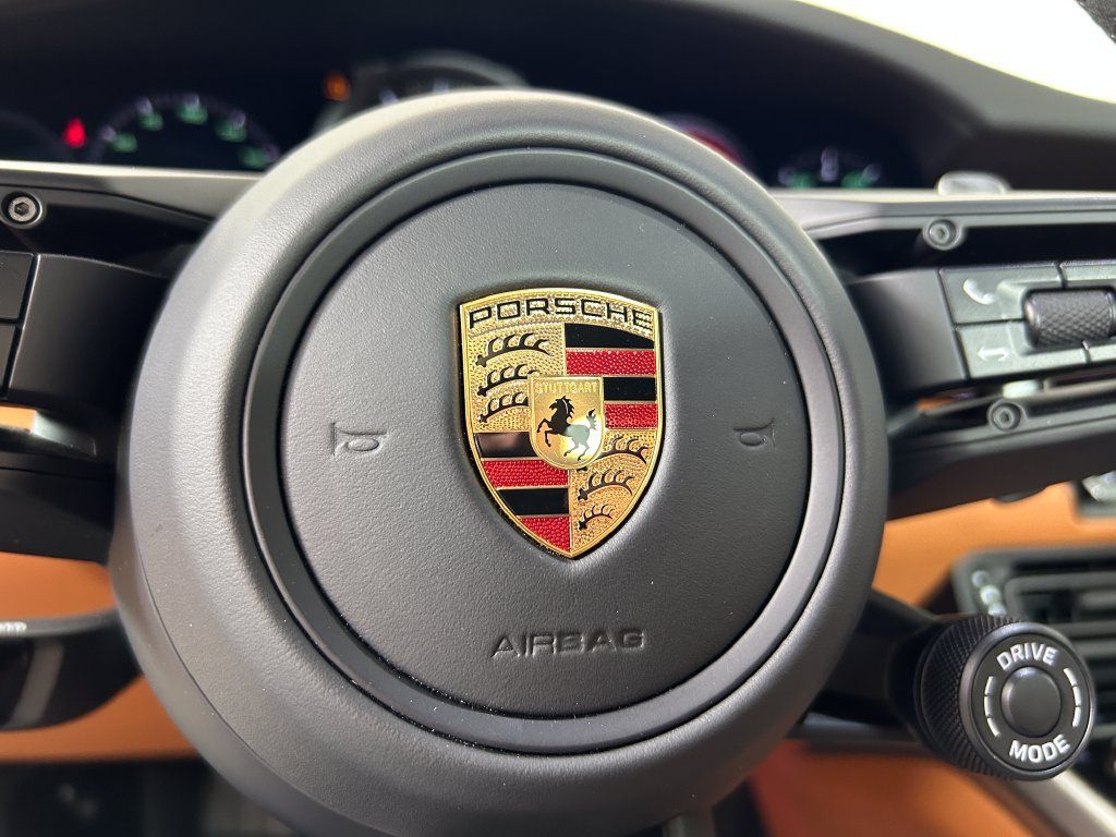 Certified 2024 Porsche 911 Targa 4 AWD/4WD image 18