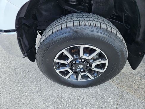 Used 2014 Toyota Tundra SR5 w/ TRD Off Road Package AWD/4WD image 10
