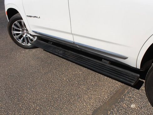 Used 2024 GMC Yukon Denali w/ Advanced Technology Package image 12