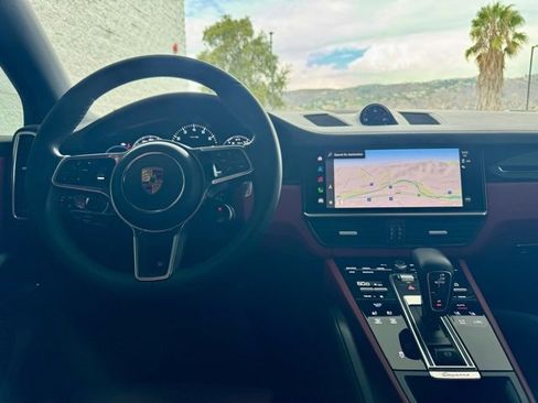 Used 2022 Porsche Cayenne Platinum Edition image 13