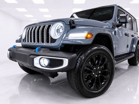 Used 2024 Jeep Wrangler Unlimited Sahara w/ Technology Group AWD/4WD image 10